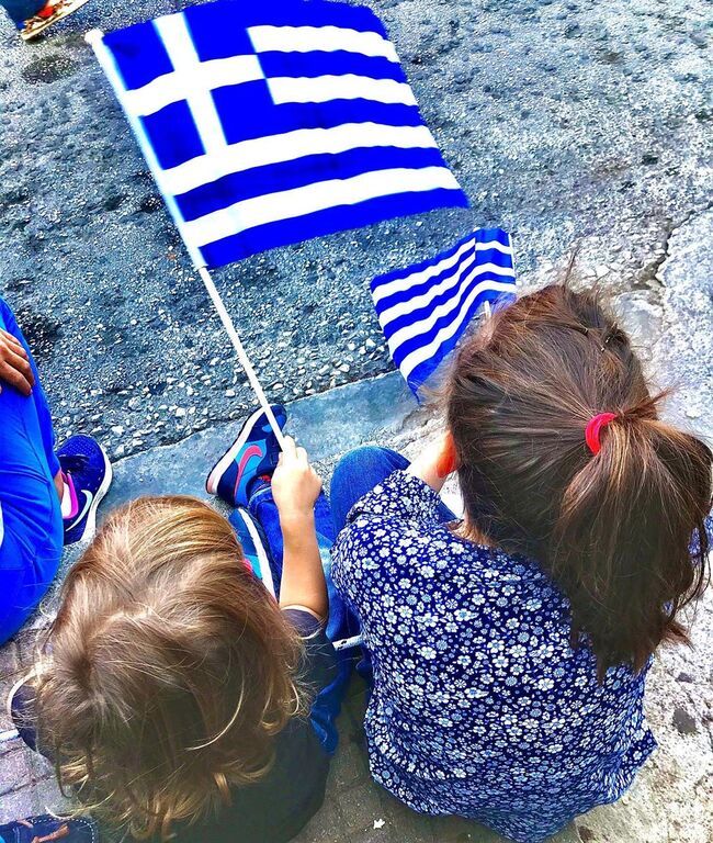 Αυτή είναι μία από τις σχετικά λίγες κοινές φωτογραφίες των δύο αδελφών.