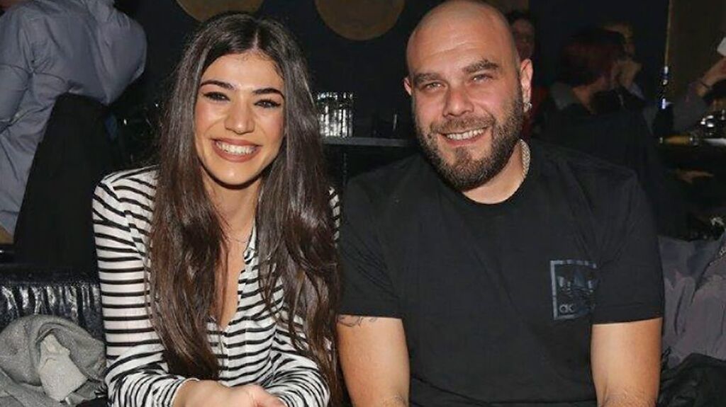 Ο ίδιος και η τραγουδίστρια Ήβη Αδάμου, έχουν αποκτήσει μαζί ένα παιδί το οποίο συμπλήρωσε την ευτυχία τους.