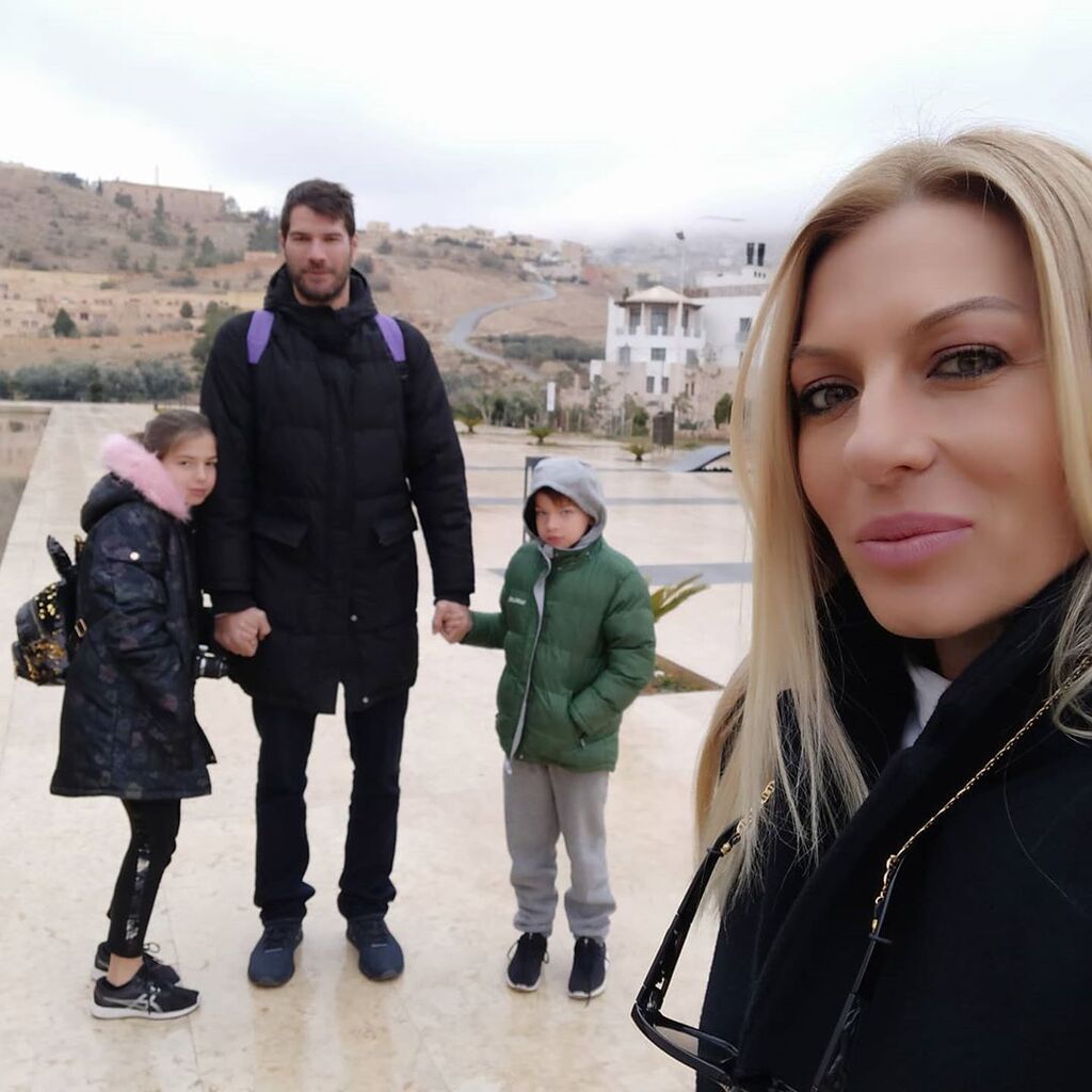 «Γενικότερα ήμουν πολύ κολλημένη με την Αθήνα. Δεν μπορούσα να ζήσω πουθενά αλλού. Το Λουτράκι είναι προάστιο της Αθήνας. Ήρθα μόνιμα εδώ, εφόσον γεννήθηκε πλέον και ο Γιώργος», είχε αναφέρει σε συνέντευξή της το πρώην μοντέλο!