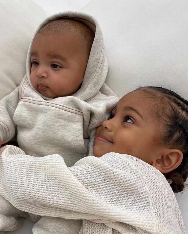 Saint West:Υπέροχες φώτο του γιου της Kim Kardashian που πρέπει να δεις - Είναι αξιολάτρευτος (pics)