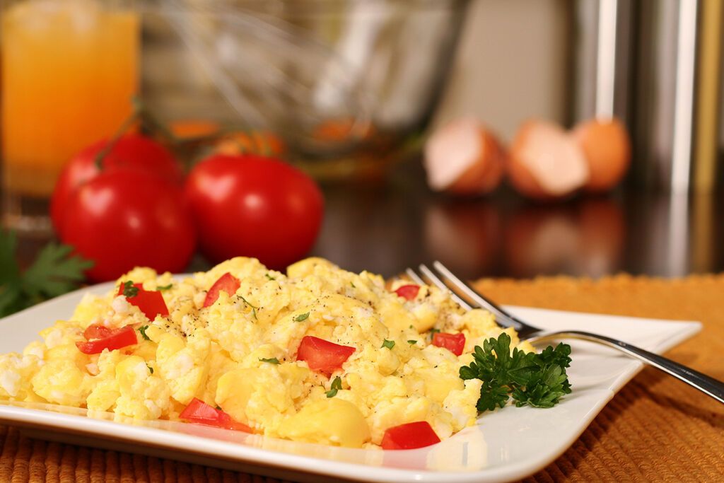 Πέμπτη:
Πρωινό: σκέτος καφές + scrambled eggs
Μεσημεριανό: σαλάτα με τόνο και αβοκάντο
Βραδινό: μακαρονάδα με γαρίδες και μανιτάρια