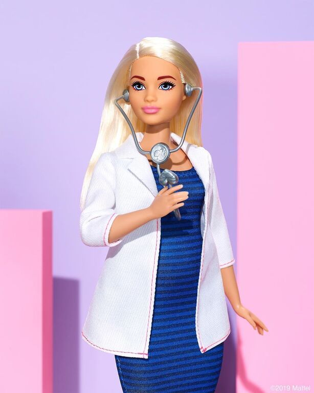 9 Μαρτίου - H Barbie γιορτάζει τα 61α γενέθλιά της και είναι πιο «πραγματική» από ποτέ (pics)