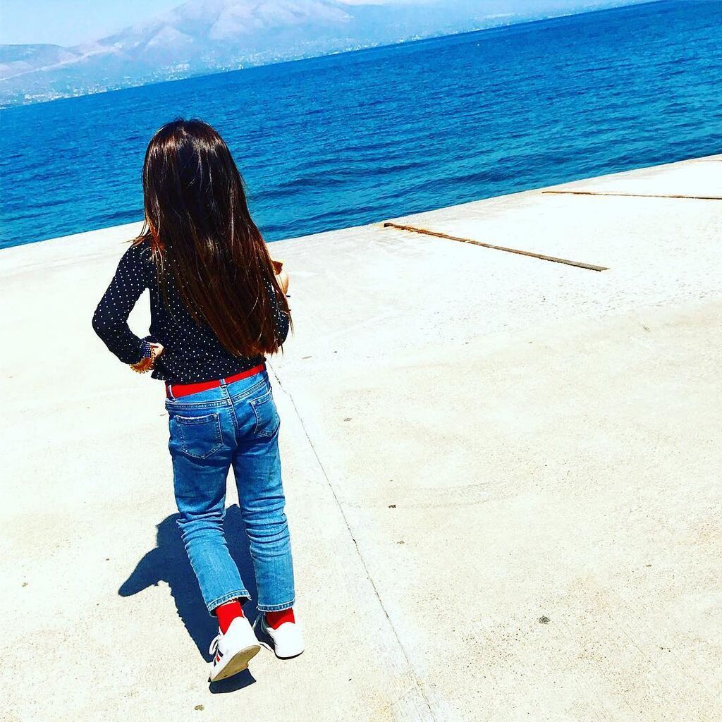 Ζενεβιέβ Μαζαρί: Δείτε τι έβαλε τα παιδιά της να κάνουν για να μην βαριούνται στο σπίτι (vid)