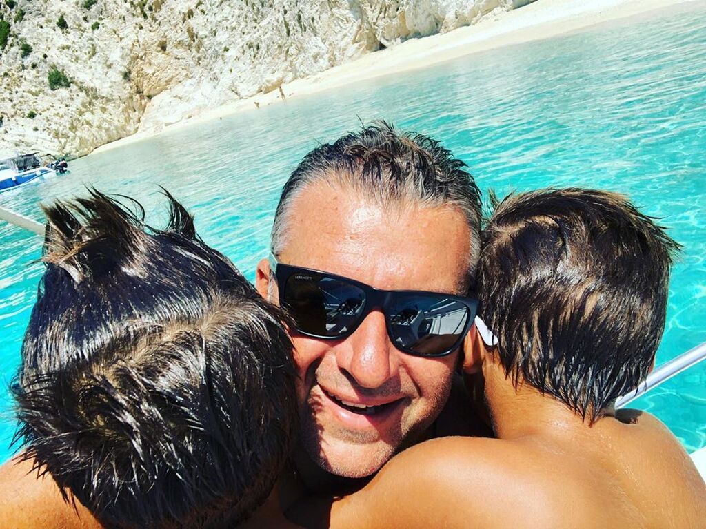 Αυτήν την εβδομάδα η Φαίη Σκορδά, επέστρεψε στην εκπομπή μετά την ανάρρωσή της από τον κορονοϊό και από ότι φαίνεται ο Γιώργος Λιάγκας προσέχει τα παιδιά τα πρωινά.