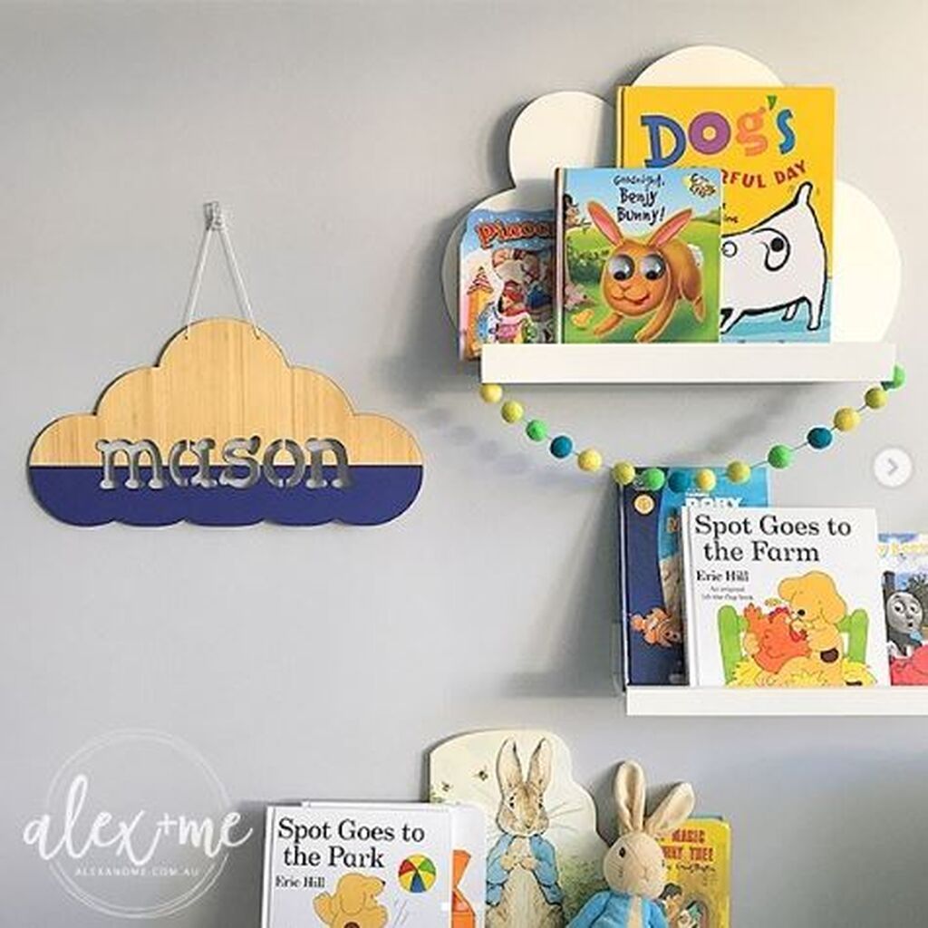 Ράφια με σχέδια Ι πηγή φωτογραφίας: Instagram @alex.and.me