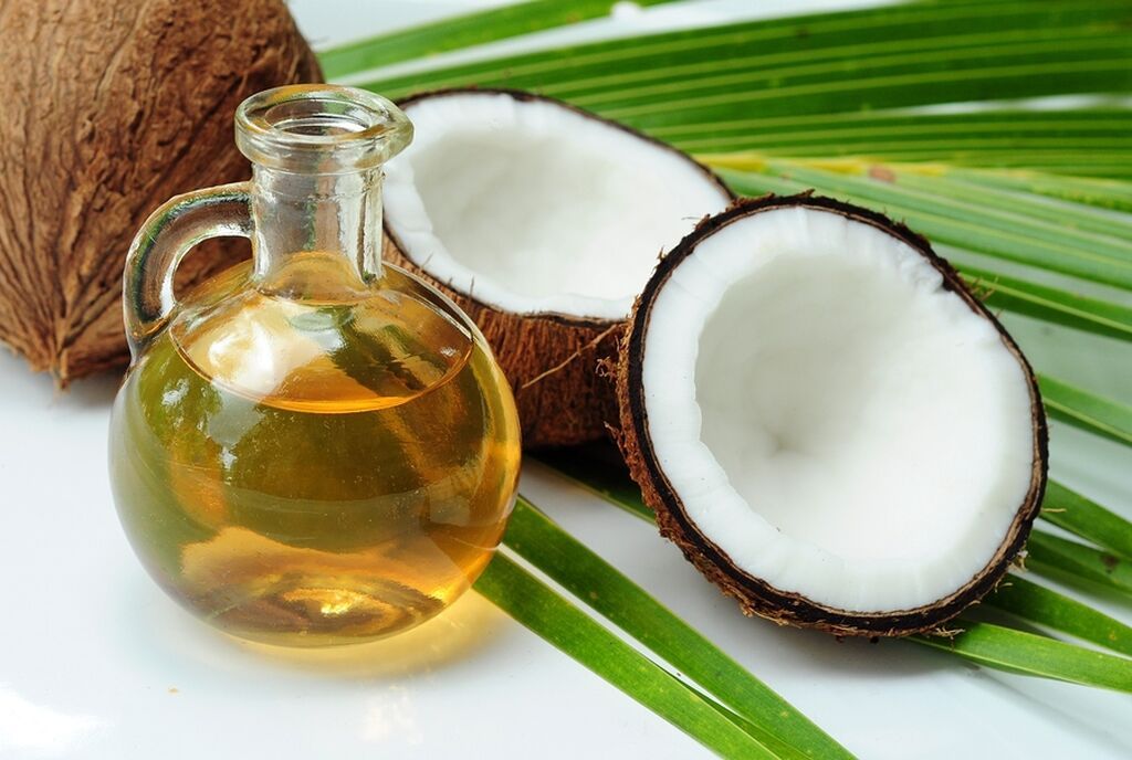 Coconut oil pulling - Το oil pulling είναι μία νέα μέθοδος καθαρισμού η οποία λευκαίνει τα δόντια, τα καθαρίζει σε βάθος και καταπολεμά τα βακτήρια. Προμηθευτείτε με λάδι καρύδας, ηλιέλαιο ή σουσαμέλαιο και κάντε στοματικές πλύσεις μετά το βούρτσισμα.