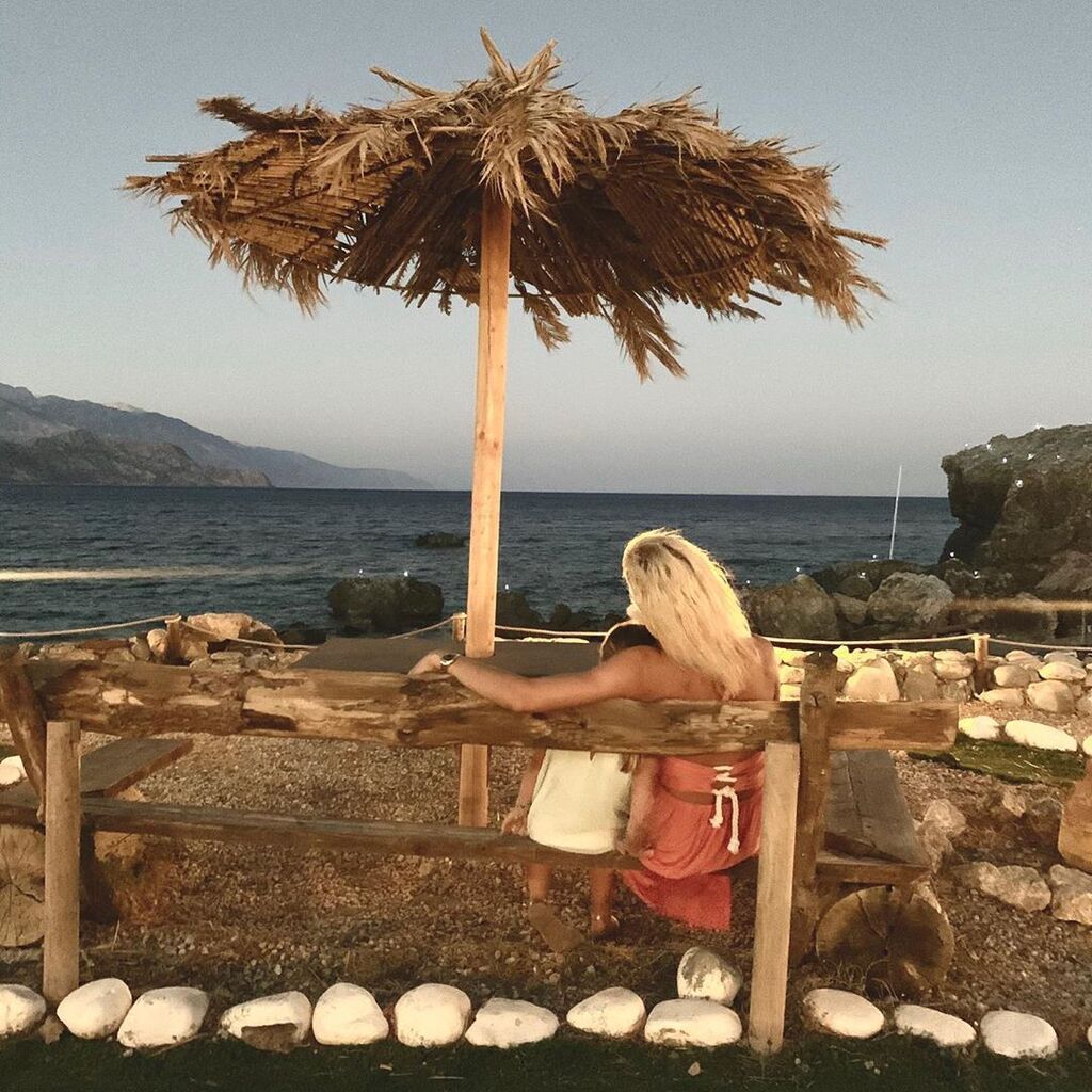 Αναγνωρίζετε την Ελληνίδα ηθοποιό της φωτογραφίας;
