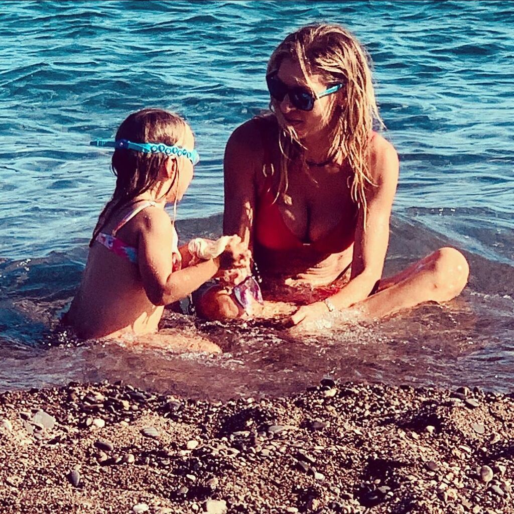 Αναγνωρίζετε την Ελληνίδα ηθοποιό της φωτογραφίας;