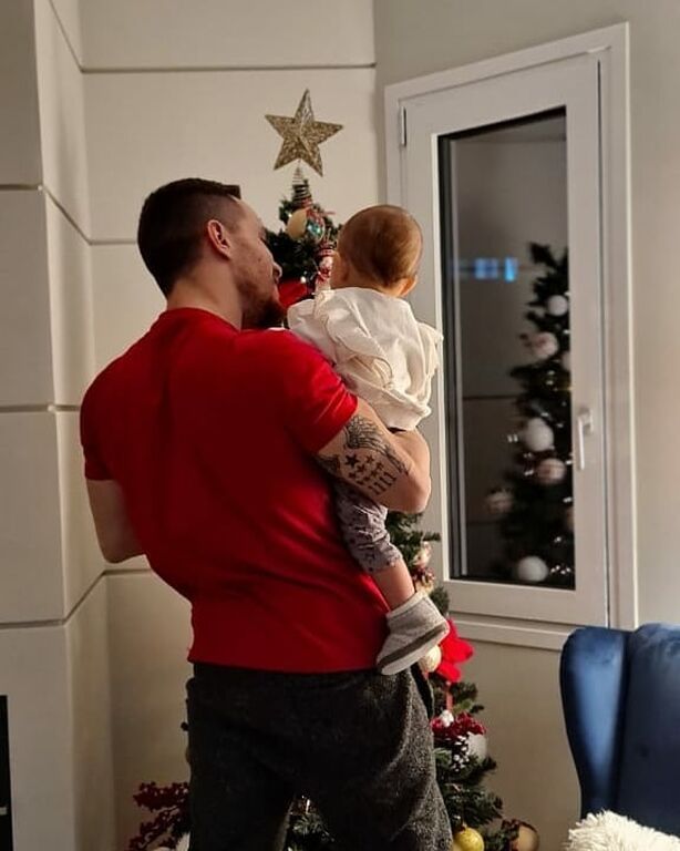 Λευτέρης Πετρούνιας: Βόλτα στη θάλασσα με την κόρη του, Σοφία