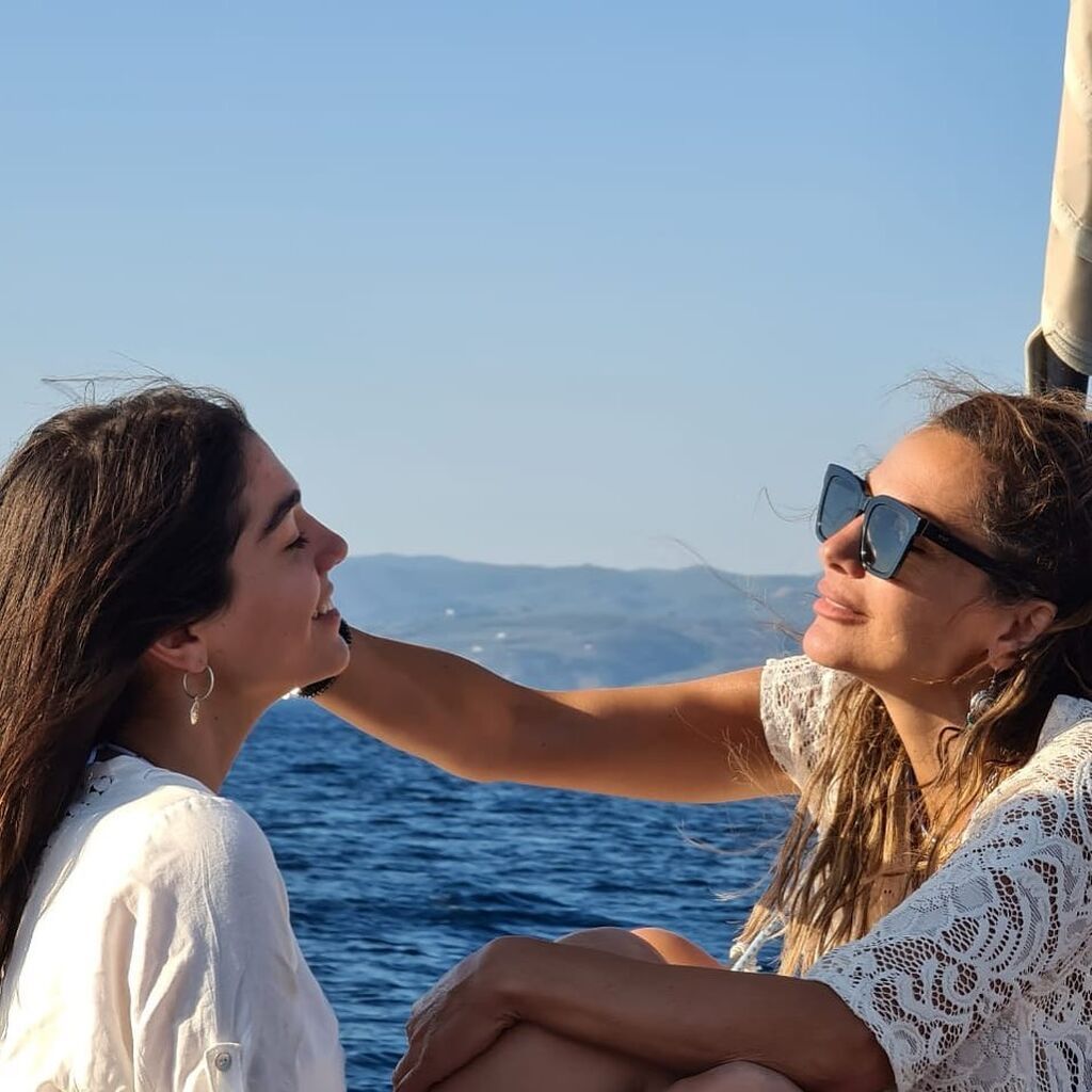 Δέσποινα Βανδή:Η φώτο με την κόρη της αγκαλιά κάνει το γύρο του διαδικτύου