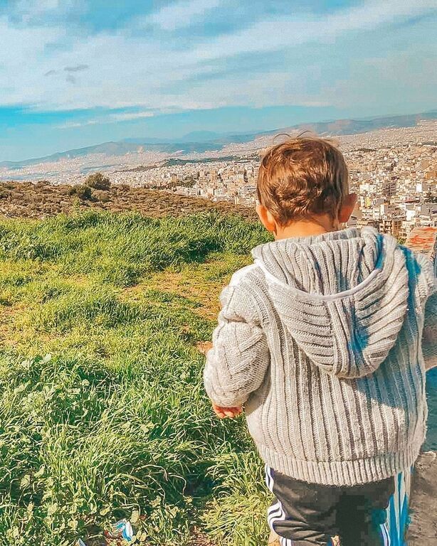 Τζένη Θεωνά: Βόλτα με τον γιο της στο αγαπημένο τους μέρος