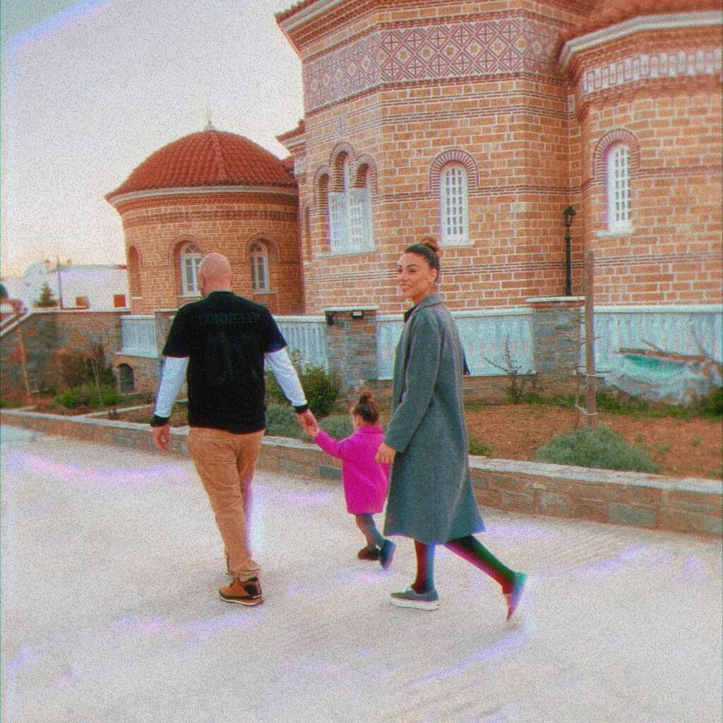 Αδάμου - Κουινέλης: Φώτο με την κόρη τους Ανατολή