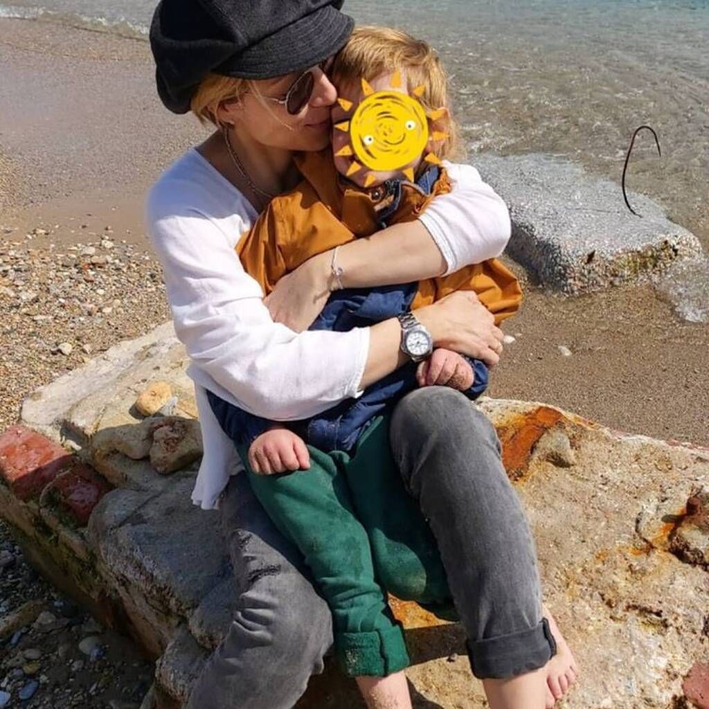 Ευδοκία Ρουμελιώτη: Παιχνίδια στην πισίνα με τον γιο της (pics)