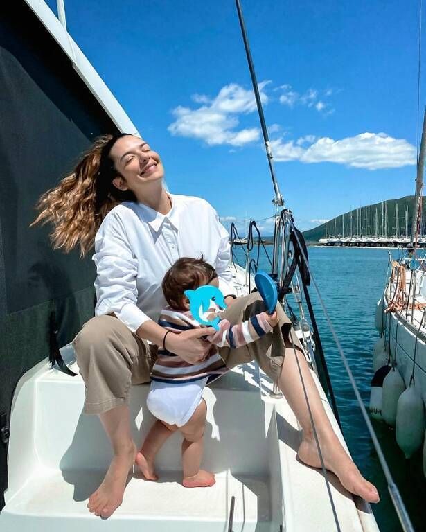 Νικολέττα Ράλλη: Μία μικρή κηπουρός η κόρη της (εικόνες)