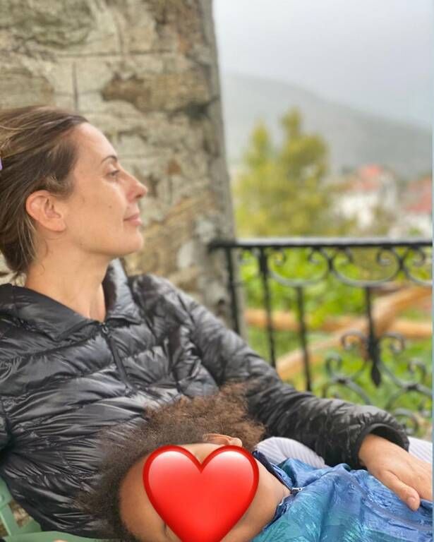 Βίκυ Βολιώτη: Η throwback φωτογραφία με την κόρη της από τις διακοπές
