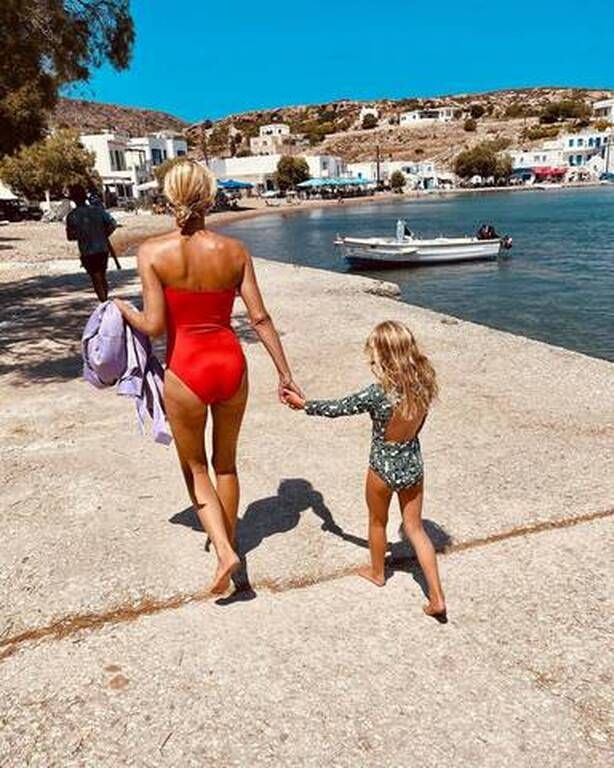 Βίκυ Καγιά: Το εντυπωσιακό χριστουγεννιάτικο δέντρο που στόλισε με τα παιδιά της