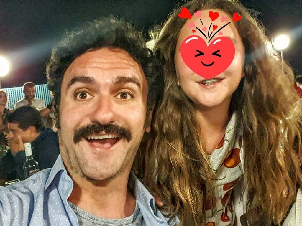 Μελέτης Ηλίας: Ο γιος του παίζει με τη μπάλα στην αυλή του σπιτιού