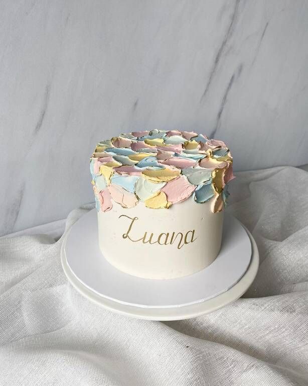 Πηγή φωτογραφίας: Instagram / naemyscakes_