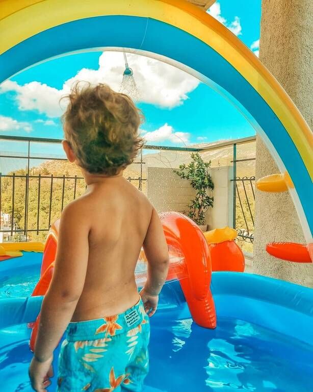 Τζένη Θεωνά: «Αυτή τη στιγμή στην Ουκρανία χτυπιέται ο γιος μου και η κόρη σου»