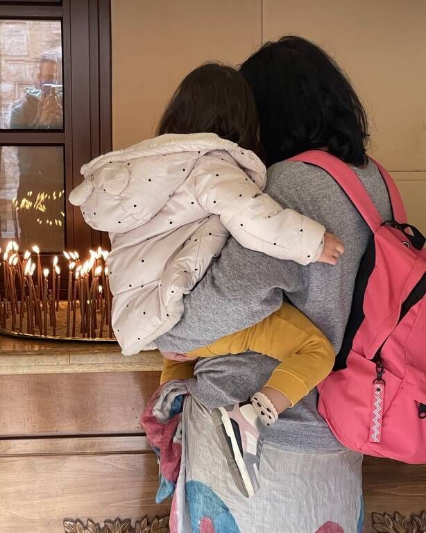 Βασιλική Ανδρίτσου: Η κόρη της έκανε μανικιούρ με αυτοκόλλητα (εικόνες)