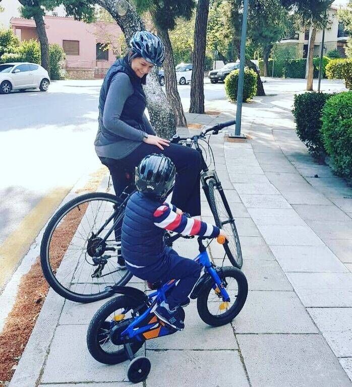 ....ή όταν θέλει να μοιραστεί με τους ακολούθους της δραστηριότητες που κανει με τα παιδιά της και μέρη που επισκέπτονται .