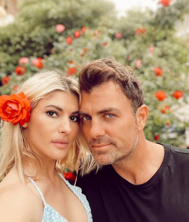 'Ολγα Πηλιάκη - Στέλιος Χανταμπάκης: "Καλό μήνα!! Καλή Πρωτομαγιά με όμορφη διάθεση, αγάπη και χαμόγελα!!!", ευχήθηκε το ευτυχισμένο ζευγάρι.