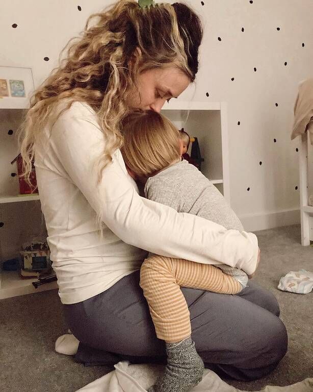 Μαμά και γιος είναι πολύ δεμένοι - Instagram / navigating.motherhood