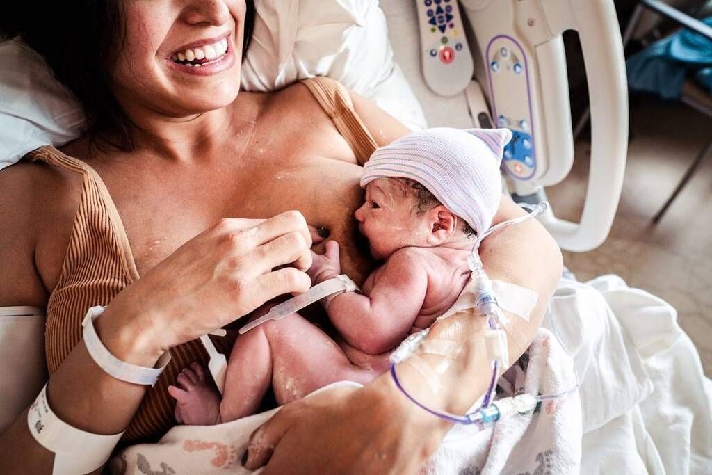 Ο πρώτος θηλασμός - Instagram / monetnicolebirths