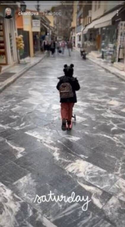 Στην Πλάκα κάνοντας πατίνι