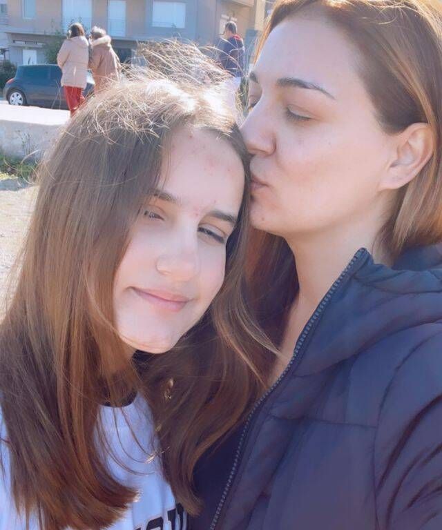Με τη μεγαλύτερη κόρη της που κάνουν και τα απίθανα βίντεο.