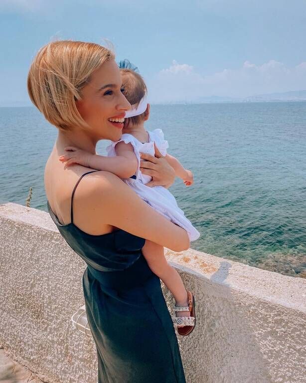 Από τις πιο πρόσφατες φωτογραφίες που έχει δημοσιεύσει η Νάντια Μπουλέ με την κόρη της.