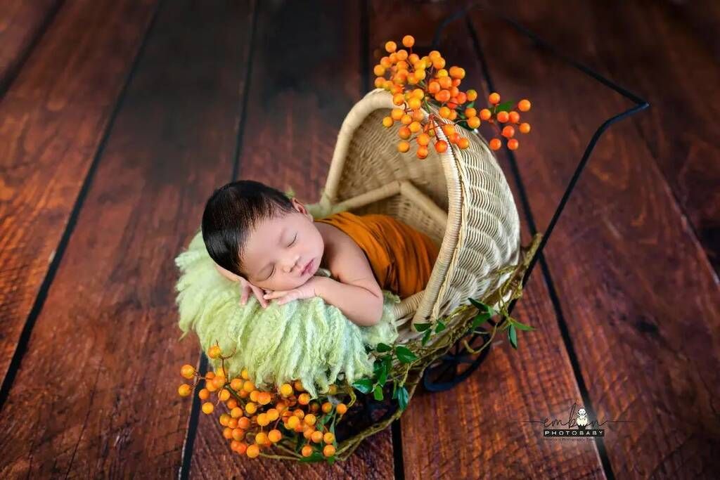 Μωράκι σε στολισμένο καρότσι - instagram@embunphotobaby