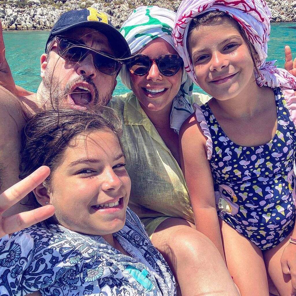 Ο Χάρης Βαρθακούρης δημοσίευσε και οικογενειακές φωτογραφίες όπως η παραπάνω...
