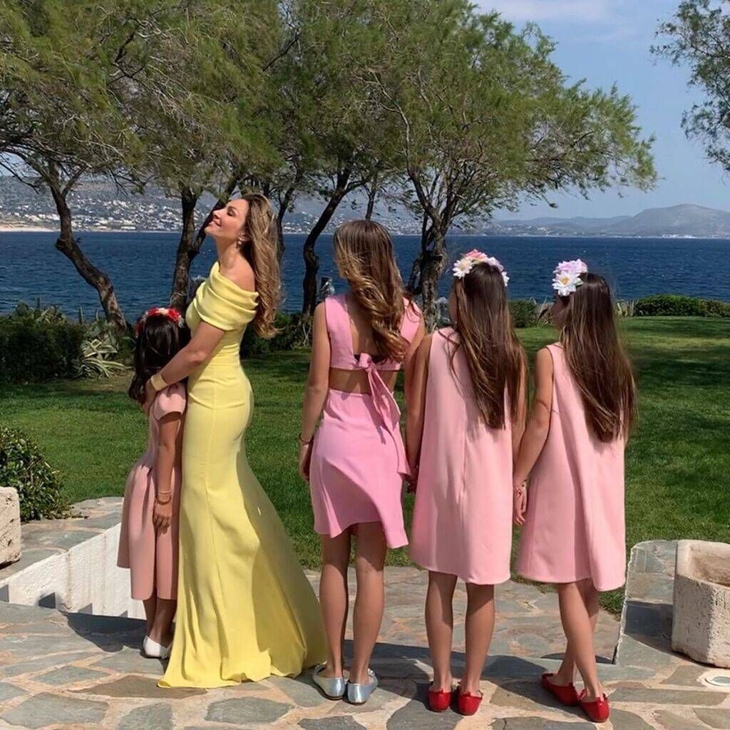 Ελένη Πετρουλάκη: Φωτογραφίζεται με τις δύο κούκλες κόρες της
