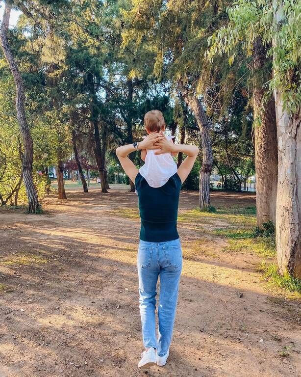 Από τις αγαπημένες τους δραστηριότητες είναι οι βόλτες.