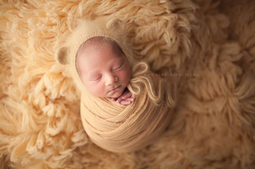 Δεν τα ενοχλεί ο φωτισμός - instagram@ newbornphotos
