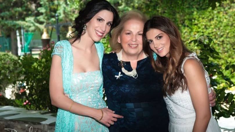 mama-stamatinas-tsimtsili-kai-aderfi.jpg