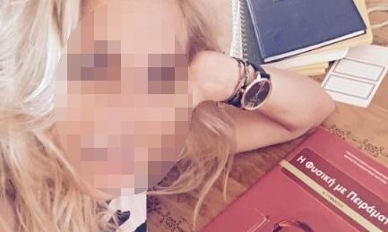 Ελληνίδα παρουσιάστρια ετοιμάζει τα βιβλία του γιου της για τη νέα σχολική χρονιά