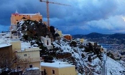 Το' στρωσε στις Κυκλάδες!! Δείτε εκπληκτικές φωτογραφίες από τη χιονισμένη Σύρο!!