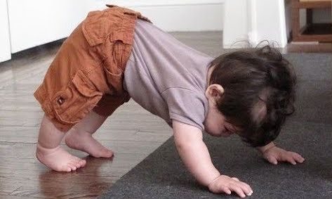 Απολαυστικό βίντεο: Μωράκια κάνουν... yoga!