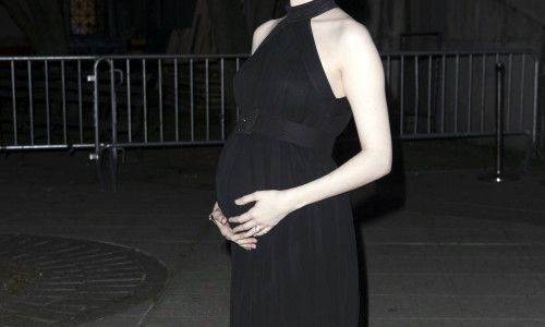 Έγκυος ηθοποιός σοκάρει καθώς παραδέχεται: «Μου λείπει η μαριχουάνα που κάπνιζα!»