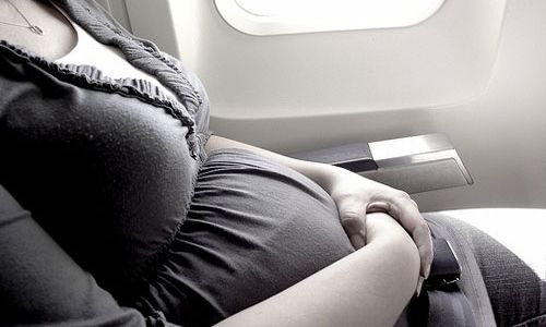 Μπορώ να ταξιδέψω με αεροπλάνο; Σε ποιο μήνα και τι πρέπει να προσέξω;