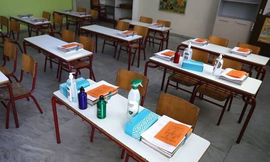 Κορωνοϊός: «Κληρώνει» τη Δευτέρα για το άνοιγμα των σχολείων – Οι επιφυλάξεις των ειδικών