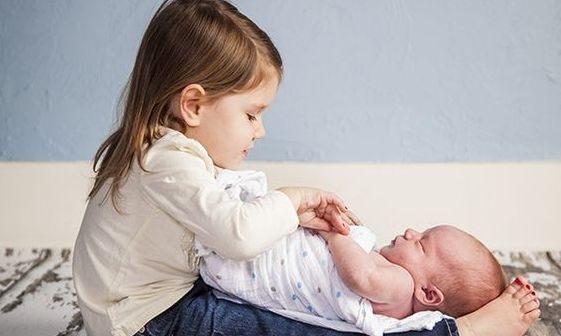 Δεύτερο και πρώτο παιδί: Οδηγός επιβίωσης αρμονική συμβίωση