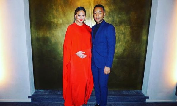 Chrissy Teigen: Αυτή είναι η παπαράτσι φωτογραφία που την έκανε έξω φρενών (pics)