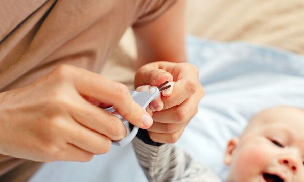Μπορούν τα μωρά να γεννηθούν με μακριά νύχια;
