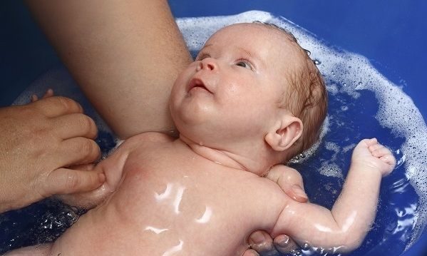 Ποια είναι η κατάλληλη θερμοκρασία για να κάνουμε μπάνιο το μωράκι μας;