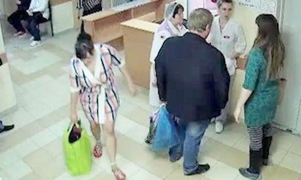 Γυναίκα απήγαγε βρέφος από το μαιευτήριο μέσα σε τσάντα! (βίντεο)