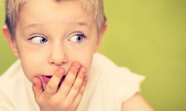 Όταν το παιδί βρίζει πώς πρέπει να αντιδρούν οι γονείς;