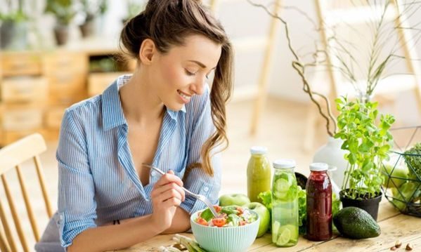 Διατροφικά tips για να επανέλθουμε στο σύνηθες βάρος μας μετά τις διακοπές των Χριστουγέννων